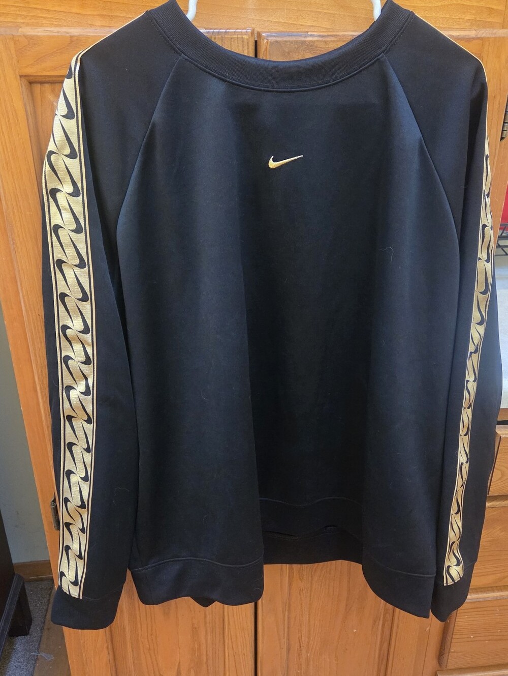 Nike women's XXL black/gold crewneck